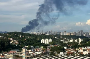 Imagem referente à matéria: Incêndio atinge galpão na zona norte de SP