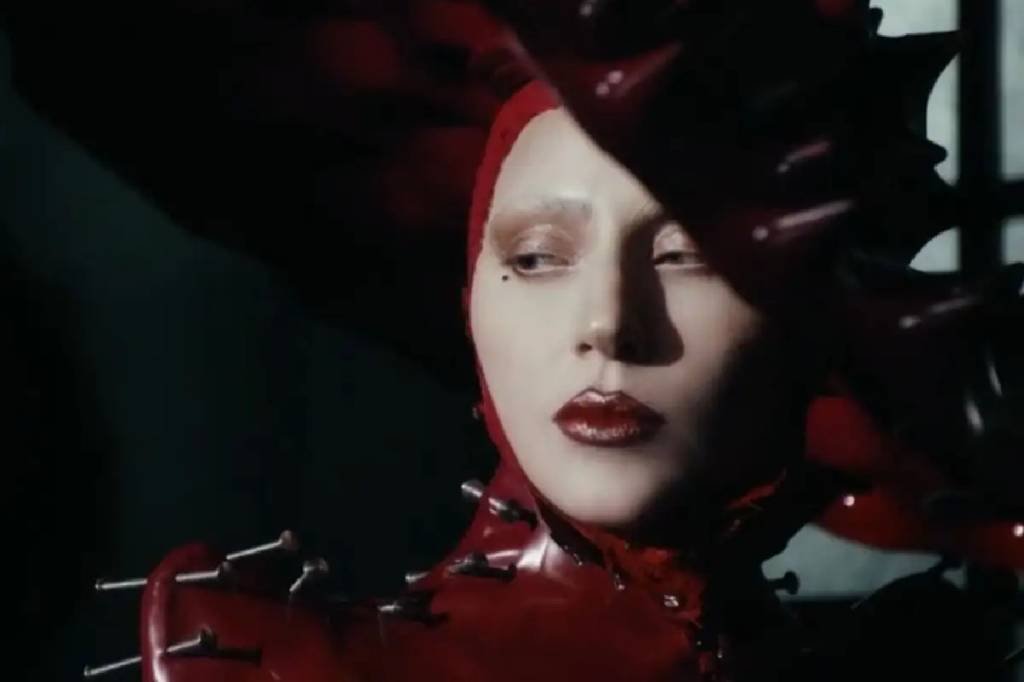 Lady Gaga surpreende ao lançar clipe 'Abracadabra' no Grammy Awards; veja vídeo