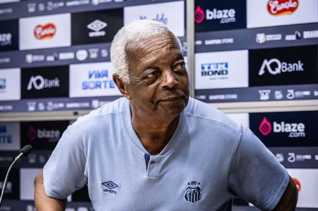 Antônio Lima, bicampeão mundial pelo Santos, morre aos 83 anos