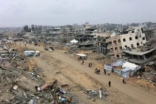 Ataques israelenses contra campos de deslocados em Gaza deixam quase 40 mortos
