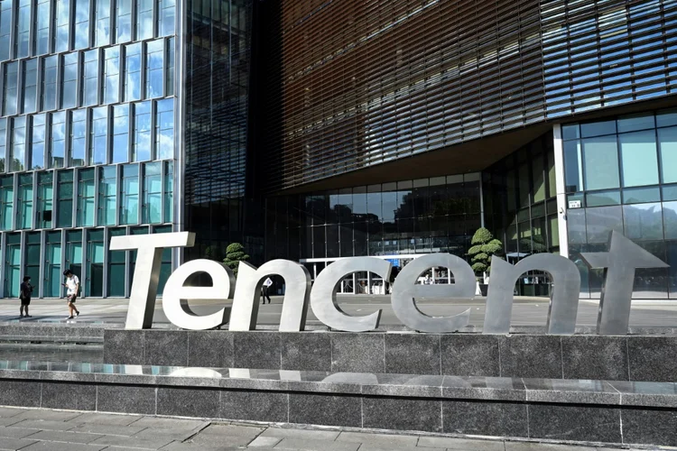 A Tencent lança seu modelo Turbo S em meio a crescente competição na China entre o setor de IA (AFP)