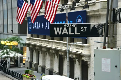 Imagem referente à notícia: Três ações defensivas ganham força entre os analistas mais respeitados de Wall Street