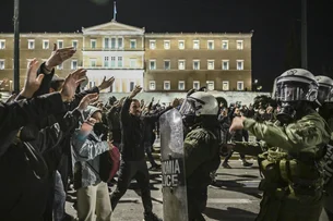 Novos protestos contra o governo grego terminam com ao menos 90 presos e 5 feridos