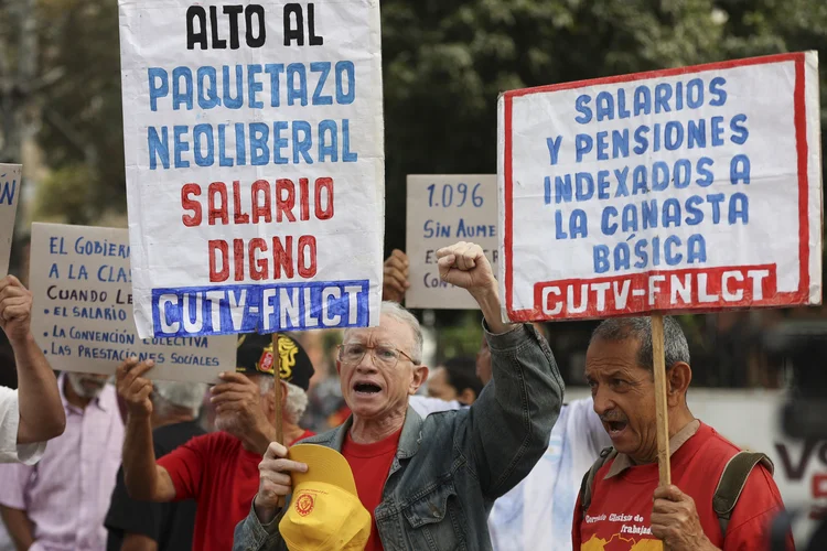 Protesto por melhores salários em Caracas, em 13 de março de 2025 (Pedro Mattey/AFP)