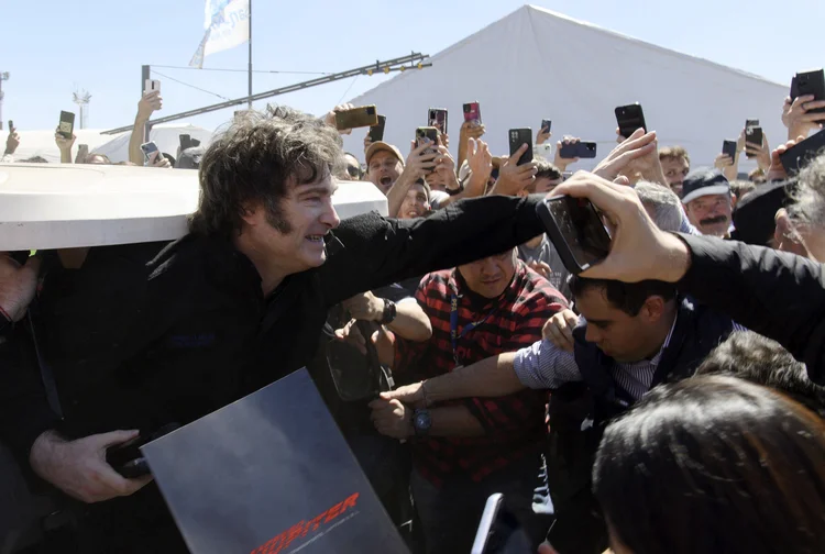 Javier Milei, presidente da Argentina, durante chegada à Expoagro (AFP)