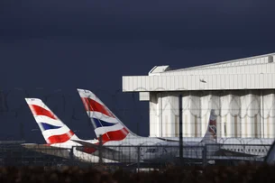 Aeroporto de Londres Heathrow está 'totalmente operacional' após fechamento devido a incêndio