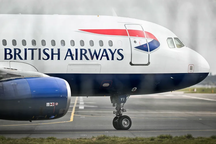 Aeroporto de Heathrow: aviões foram liberados para voltar a pousar e decolar na pista (Glyn KIRK /AFP)