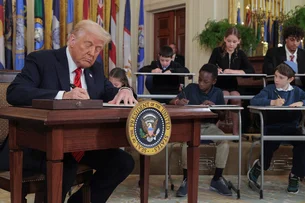 Trump propõe dar 1.000 dólares para cada bebê que nascer nos EUA e chama ideia de 'Conta Trump'
