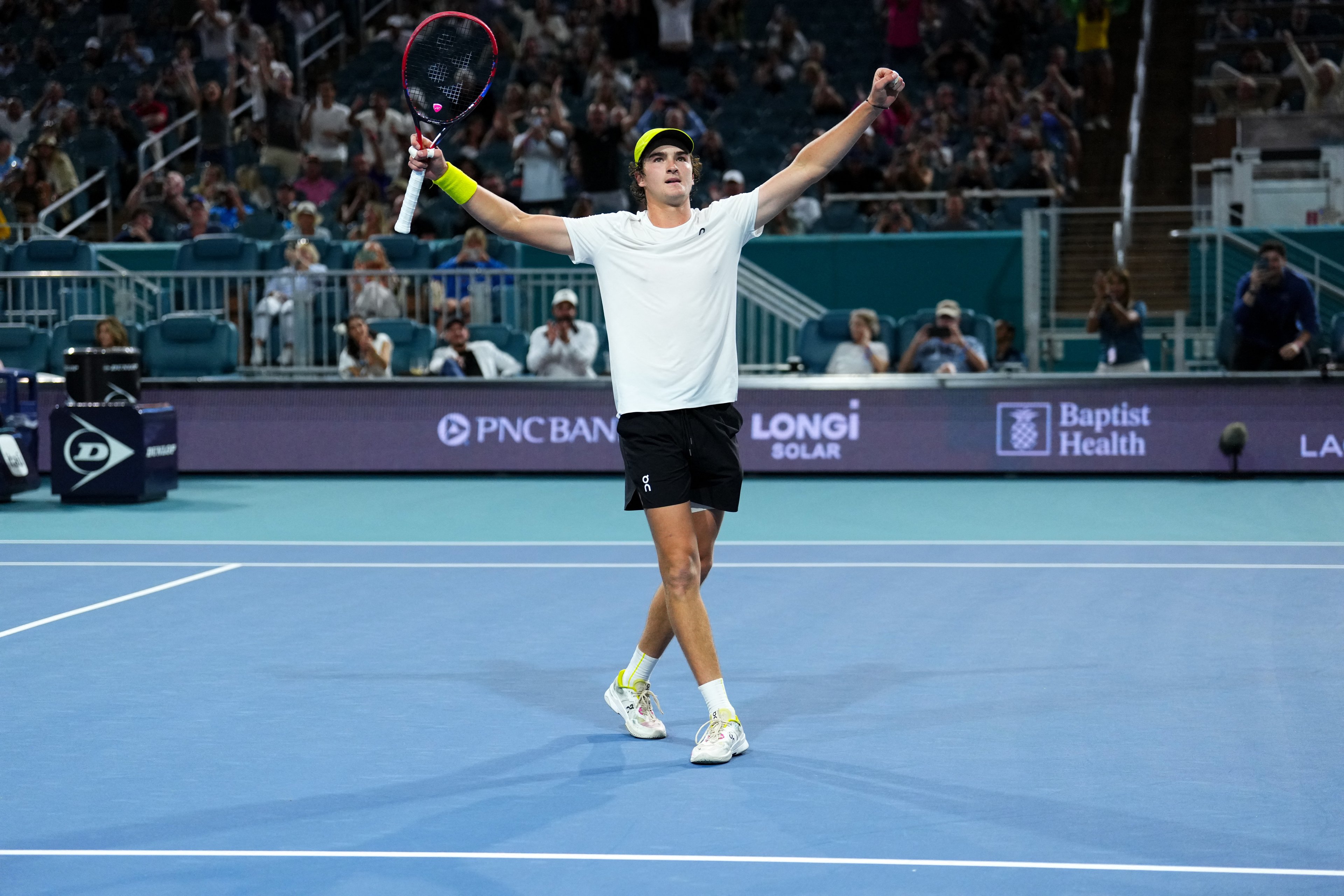 João Fonseca enfrenta Ugo Humbert no Miami Open neste sábado; saiba onde assistir ao vivo