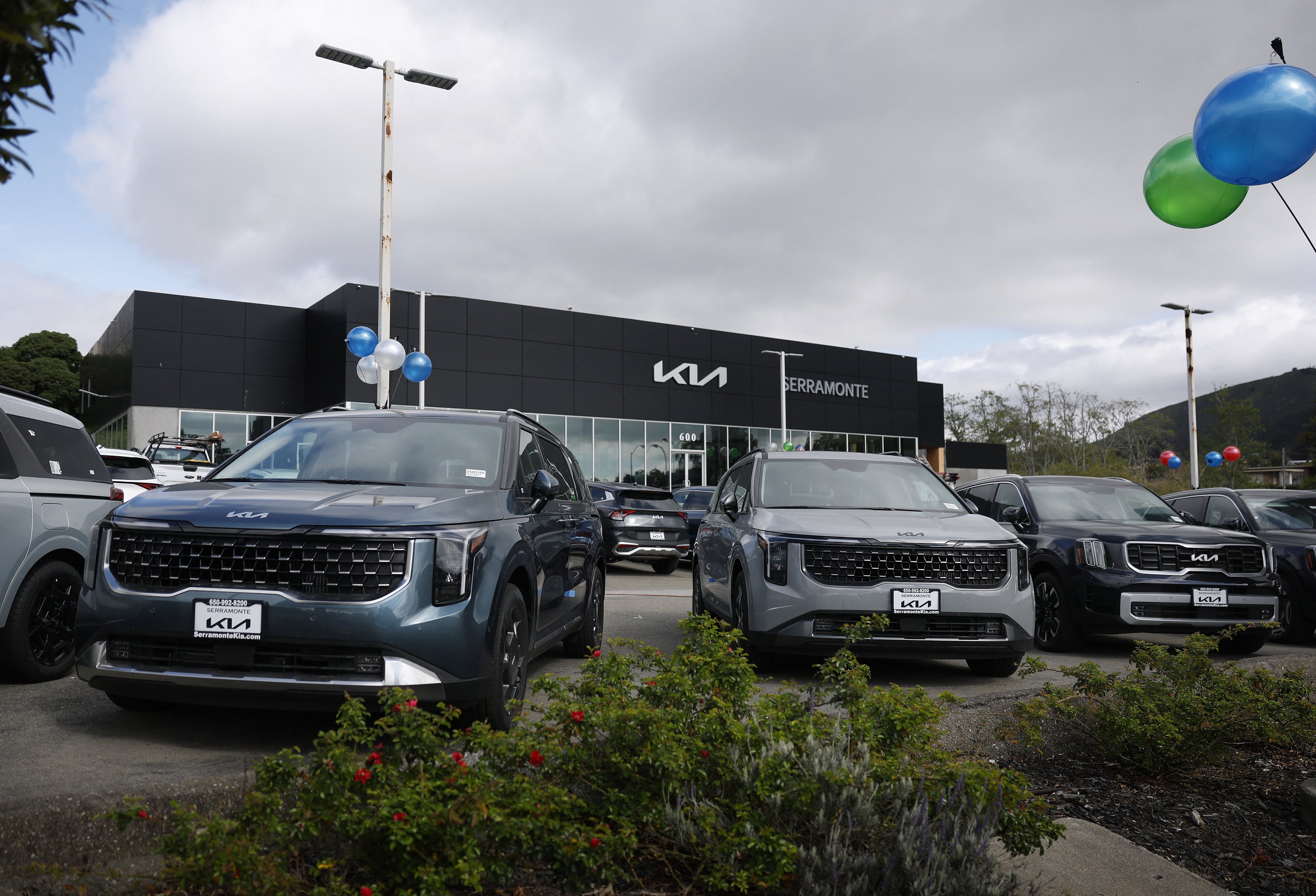 Kia dá 'cheiro de gasolina' de brinde para quem comprar carro elétrico