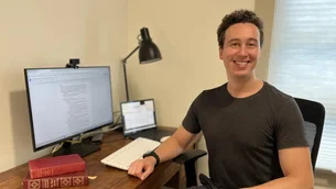 O negócio dele rendeu US$ 114 mil, então ele largou o emprego: 'Tenho mais sucesso e trabalho menos'