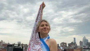 Imagem referente à matéria: Mulher de 27 anos começou negócio com máquina de costura de US$ 100 – hoje fatura 6 dígitos por ano