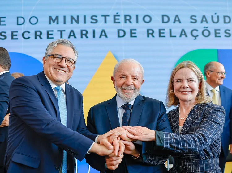 Presidente da República, Luiz Inácio Lula da Silva, durante cerimônia de transmissões de cargos e posses do Ministro da Saúde, Alexandre Padilha, e da Ministra da Secretaria de Relações Institucionais, Gleisi Hoffmann. Palácio do Planalto, Brasília - DF

Foto: Ricardo Stuckert / PR (Ricardo Stuckert / PR/Flickr)