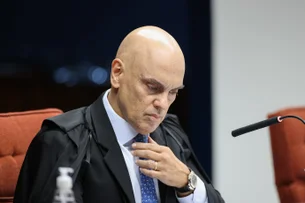 Moraes vota para tornar Bolsonaro réu por tentativa de golpe de Estado; julgamento segue