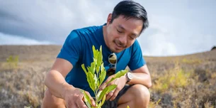 Este milionário de tecnologia de 47 anos decidiu largar tudo e plantar 1 trilhão de árvores