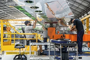 Imagem referente à matéria: Gigantes na berlinda: WEG e Embraer devem se preparar para ‘controle de danos’ com tarifaço