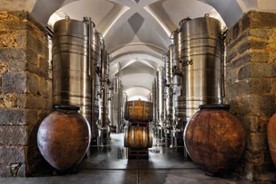 Imagem referente à matéria: Queda da barrica? Vinícolas buscam alternativas ao carvalho na elaboração de vinhos