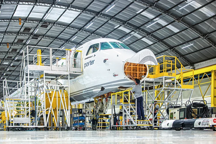 Fábrica de aviões comerciais da Embraer em São José dos Campos: a companhia espera entregar até 85 aeronaves em 2025 (Leandro Fonseca/Exame)