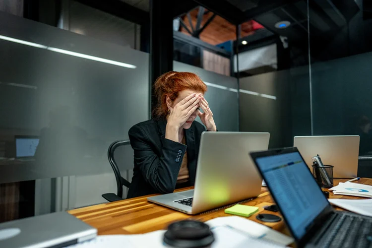 Burnout é um problema ascendente na saúde mental corporativa