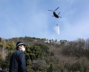 Maior incêndio florestal do Japão em três décadas força evacuação de milhares