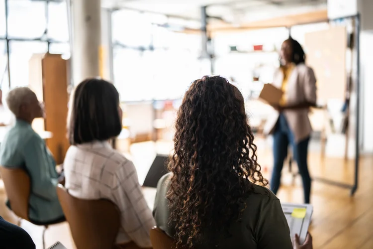 Pesquisadores descobriram um fato ainda mais encorajador: os negócios de mulheres precocemente expostas  a empreendedores superaram os criados por homens e mulheres que não tiveram tal exposição precoce. (FG Trade/Getty Images)