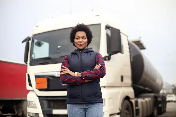 Atualmente, as mulheres são apenas 3,4% no volante de veículos pesados  (Getty Images)