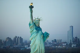 Imagem referente à matéria: EUA nega devolução da Estátua da Liberdade: 'Graças a nós, a França não fala alemão'