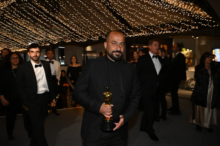 Diretor de documentário premiado pela crítica, Hamdan Ballal, é ferido e detido pelo exército israelense (ANGELA WEISS/AFP via Getty Images)