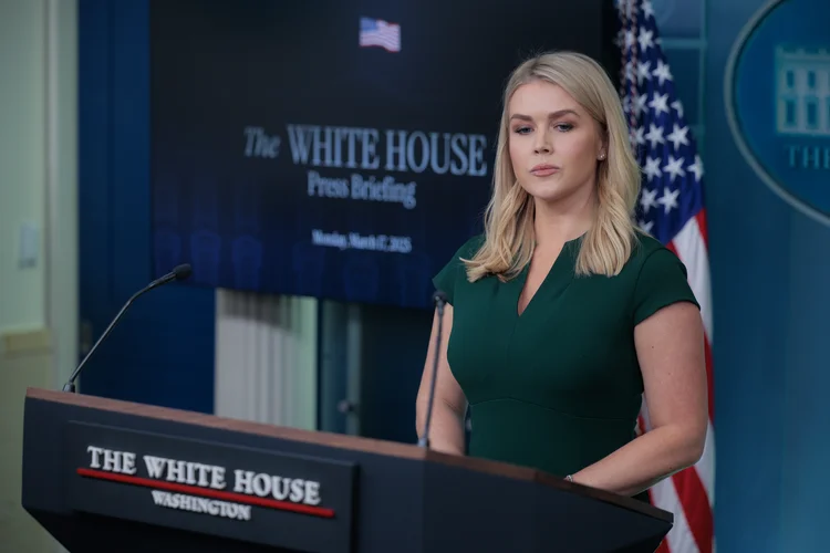 Karoline Leavitt: porta-voz da Casa Branca chamou o presidente Donald Trump de "o novo xerife da cidade" (Chip Somodevilla/Getty Images)