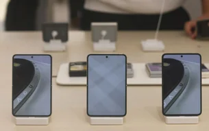 Huawei lança Pura X, celular dobrável com rastreamento ocular e HarmonyOS nativo