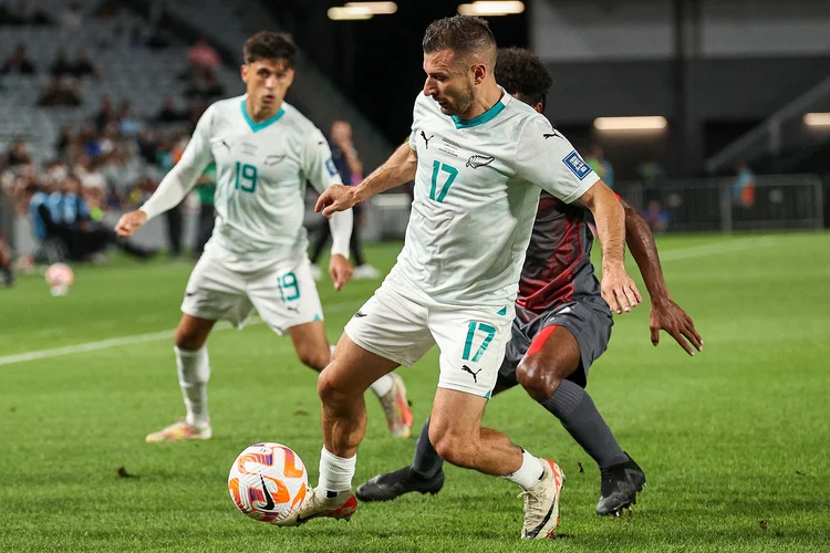 Uniformes usados no Super Mundial de Clubes terão apenas um patrocinador, posicionado no espaço máster, conforme nova regra da Fifa (DAVID ROWLAND/AFP/Getty Images)