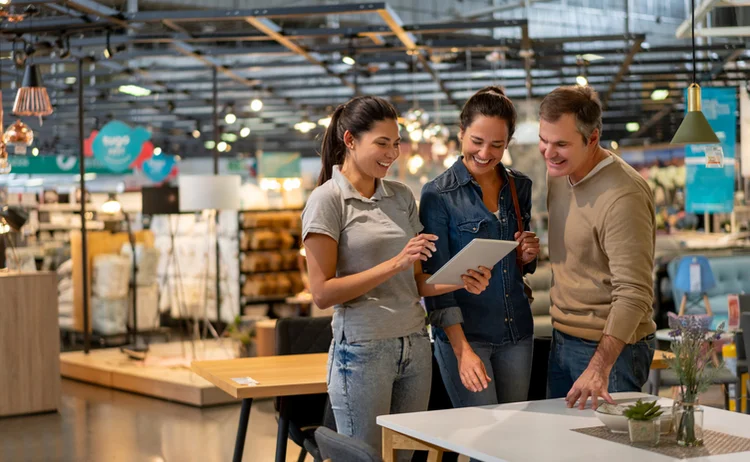 Dia do Consumidor é uma das muitas datas comemorativas afetadas pela mudança de comportamento do consumidor provocada pela tecnologia (Hispanolistic/Getty Images)