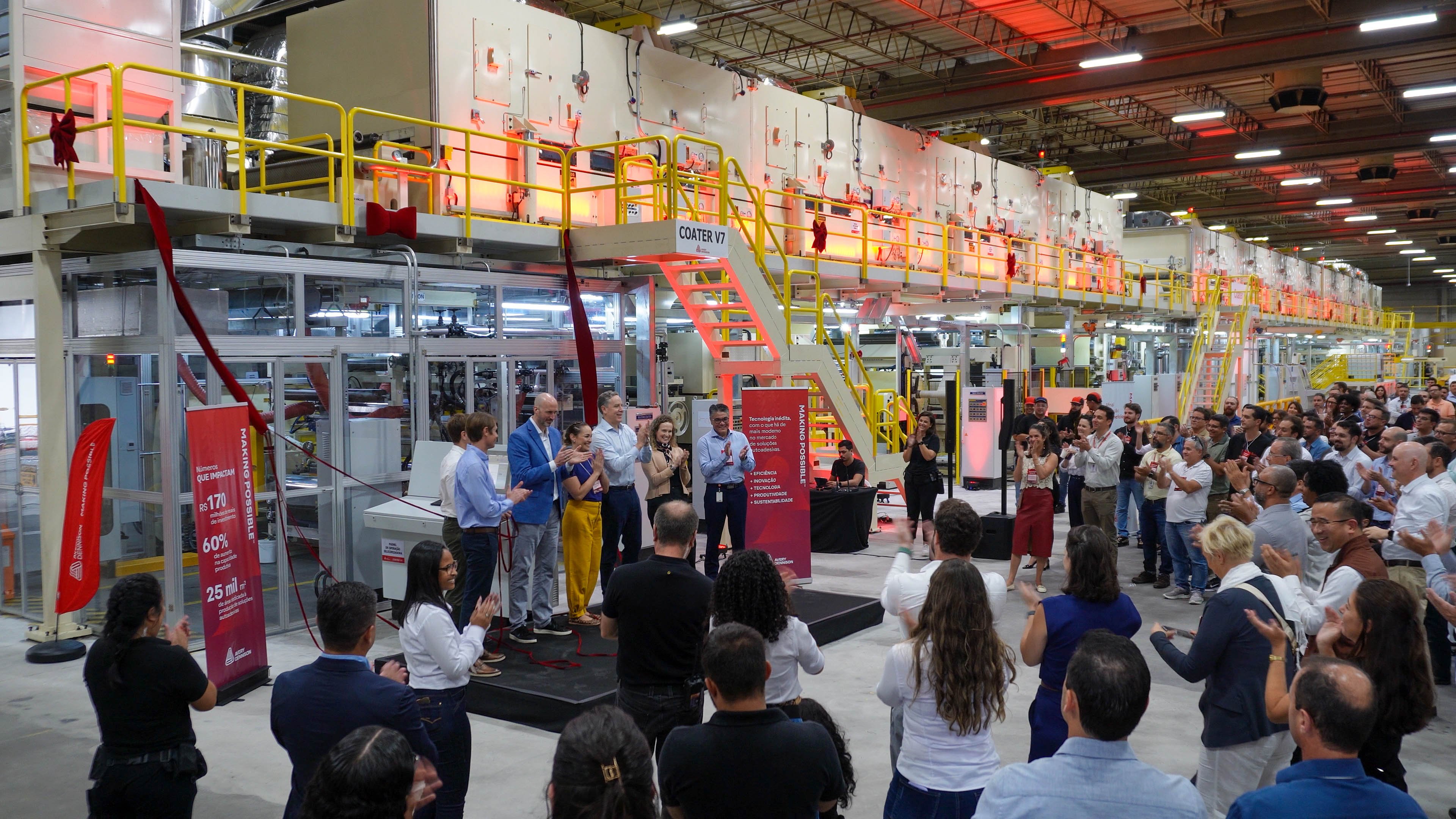 Galeria de fotos de Inauguração da nova laminadora de soluções autoadesivas da Avery Dennison em sua planta de Vinhedo (SP)