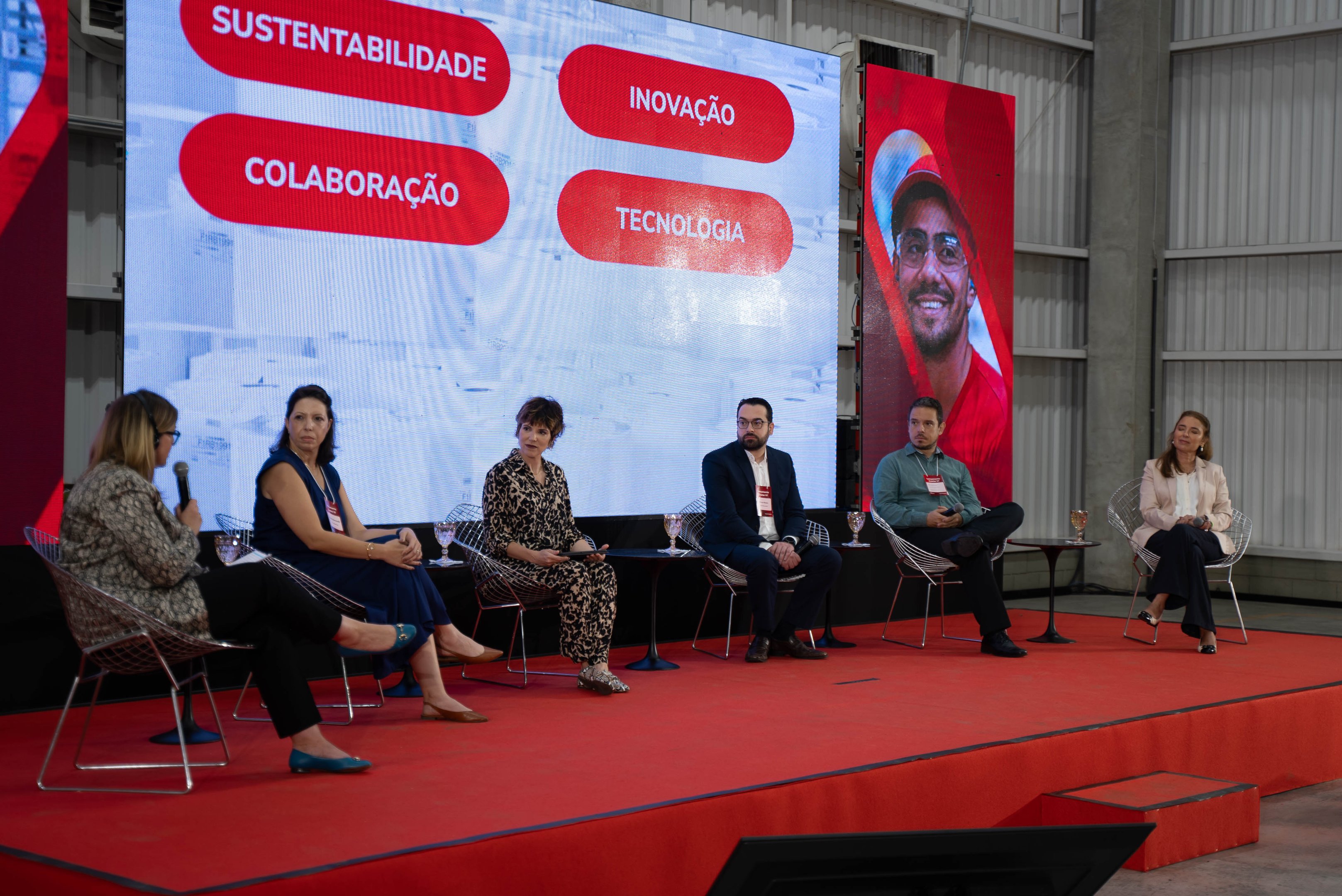 Inauguração da nova laminadora de soluções autoadesivas da Avery Dennison em sua planta de Vinhedo (SP)