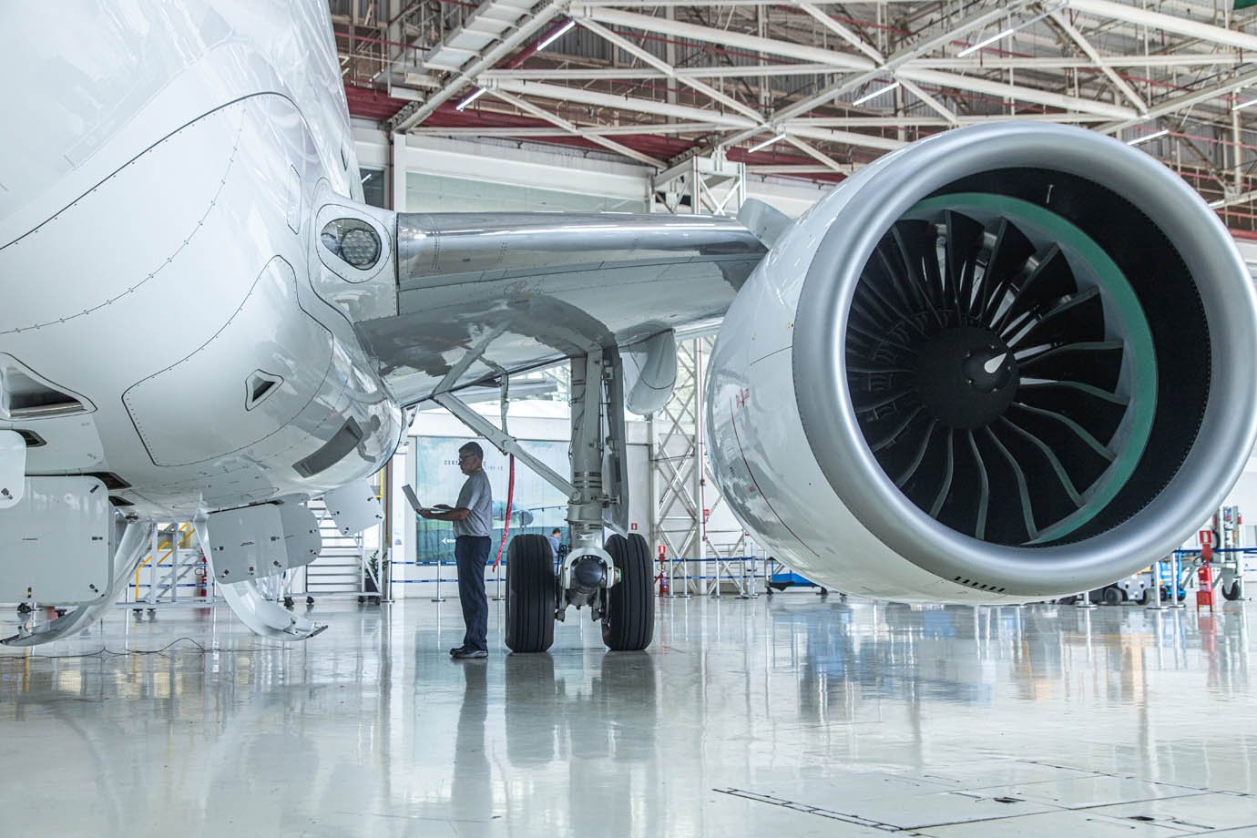 Galeria de fotos de EXAME visitou a fábrica da Embraer em São José dos Campos - SP; veja fotos