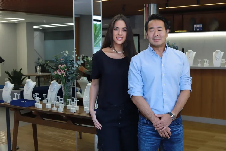 Isabelle Argello e Carlos Ikehara Júnior: empresa quer ser vista como tecnológica e evita termos como "réplica", "semi-joia" e "acessório"