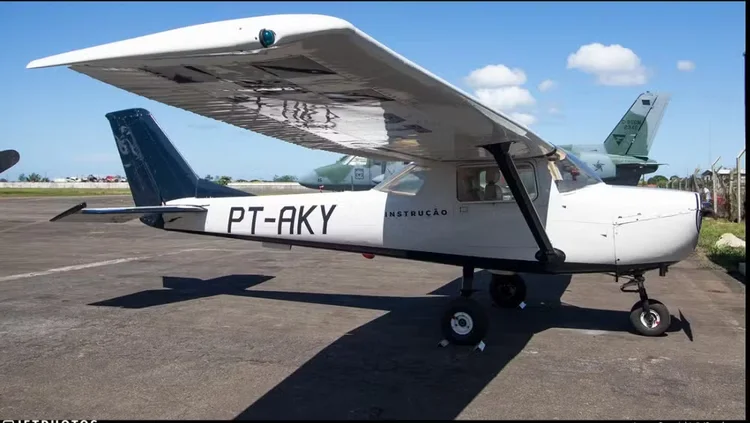 Avião Cesna que caiu em Itanhaém (Defesa Civil/Divulgação)