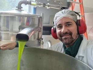 Imagem referente à matéria: Rico em nutriente, azeite de avocados que seriam descartados vira item brasileiro de exportação