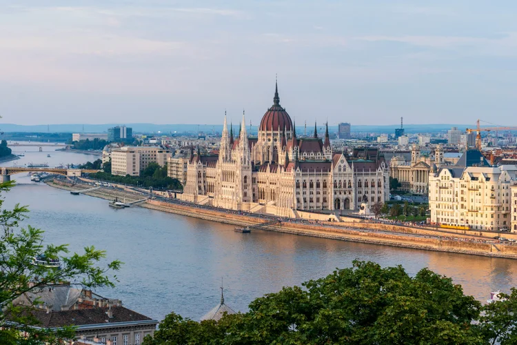 Budapeste, na Hungria (Ervin Lukacs/Unsplash)