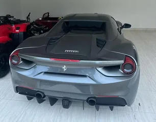 Imagem referente à matéria: PF e Gaeco fazem operação contra quadrilha que ostentava Ferrari, lanchas e camarotes