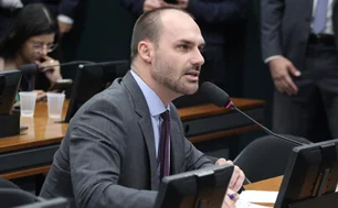 Imagem referente à matéria: AGU pede que STF investigue ação suspeita antes de tarifaço no inquérito contra Eduardo Bolsonaro