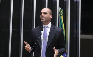 Moraes vota para tornar Eduardo Bolsonaro réu por coação