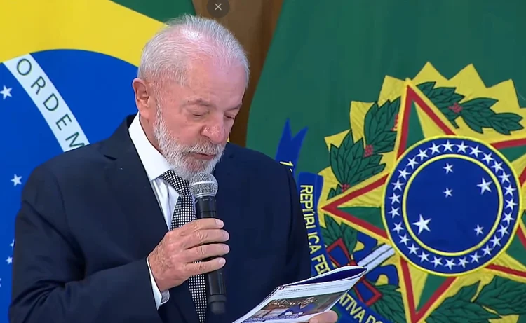 Lula: petista aposta na isenção para diminuir queda na popularidade (Canal Gov/Divulgação)