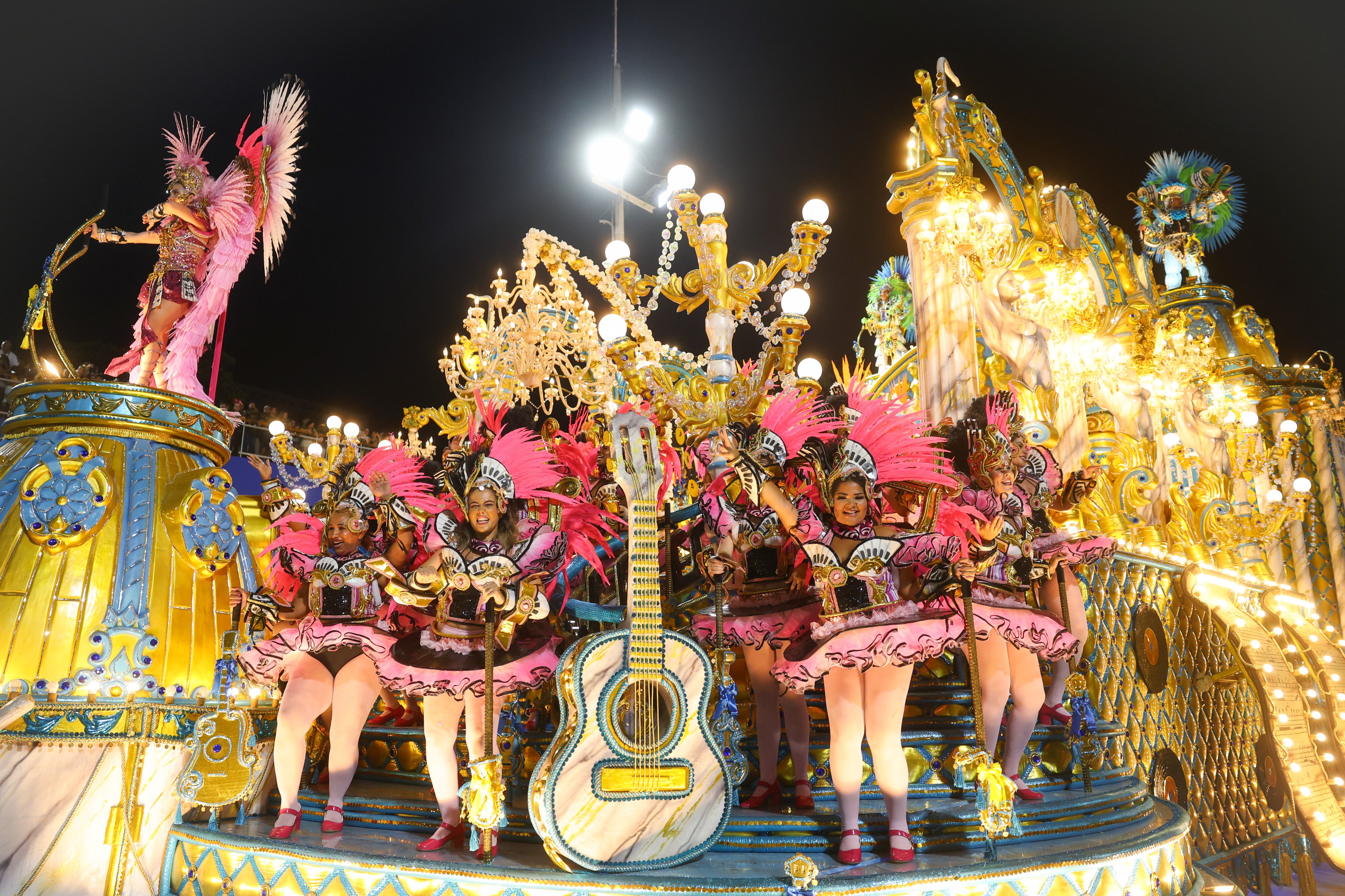 Beija-Flor é campeã do Carnaval do Rio de Janeiro em 2025; veja como foi o desfile