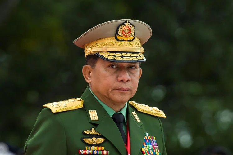 O chefe da junta militar de Mianmar, Min Aung Hlaing, anunciou eleições em dezembro ou janeiro, a primeira votação desde o golpe que derrubou o governo de Aung San Suu Kyi em fevereiro de 2021 (AFP/AFP)