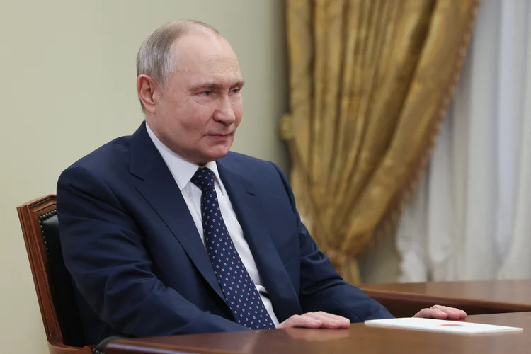 Especialistas veem a cúpula entre Trump e Putin como um grande passo para a normalização das relações e uma vitória diplomática de Moscou ( Mikhail Metzel/AFP)