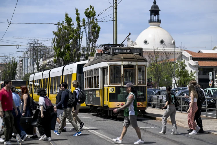 Bonde no centro de Lisboa, um dos cartões-postais da cidade (Patricia de Melo Moreira/AFP)