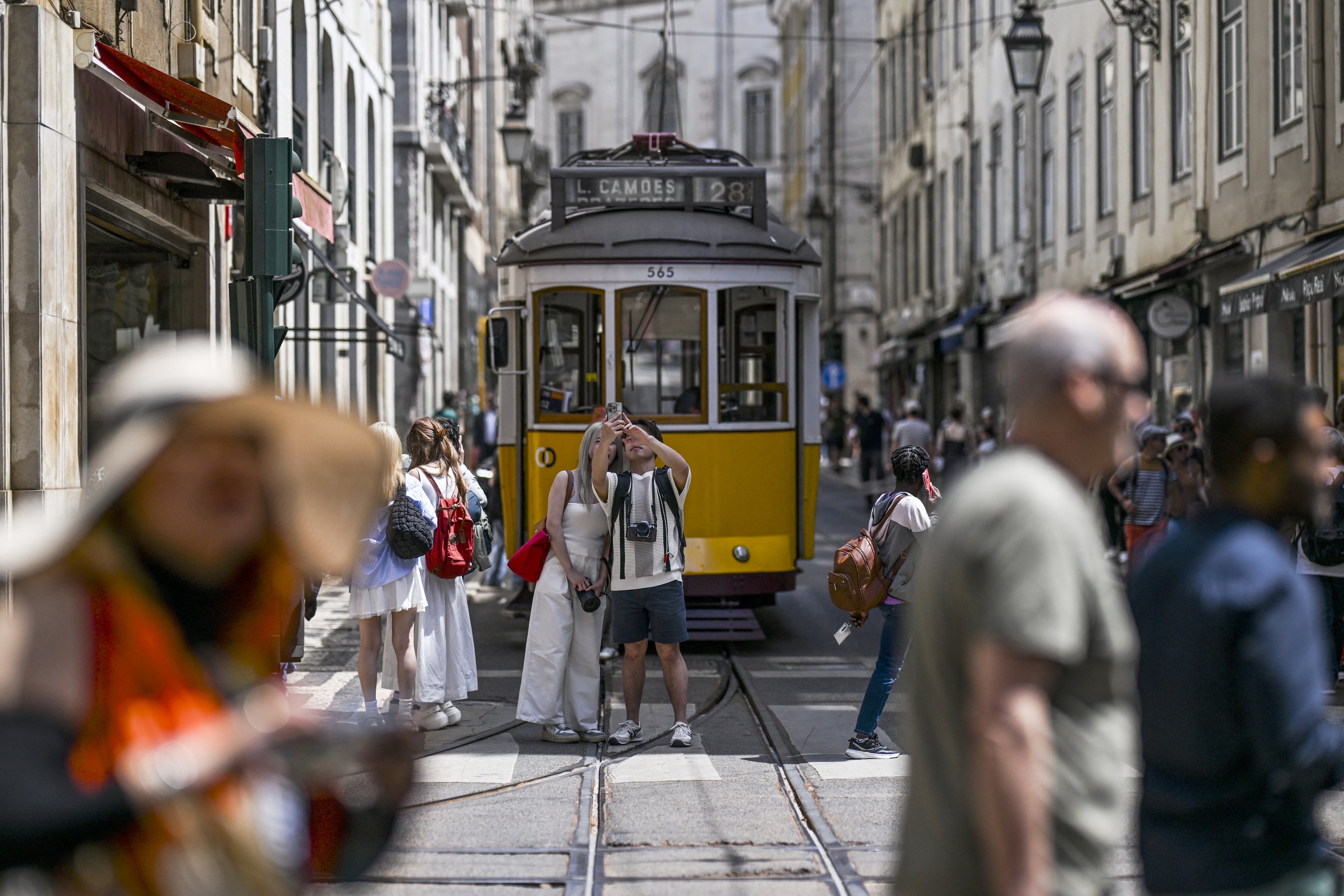 Portugal vai notificar mais de 5 mil brasileiros para que deixem o país
