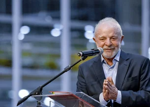 Lula cumprimenta Papa Leão XIV e deseja continuidade do legado de Francisco