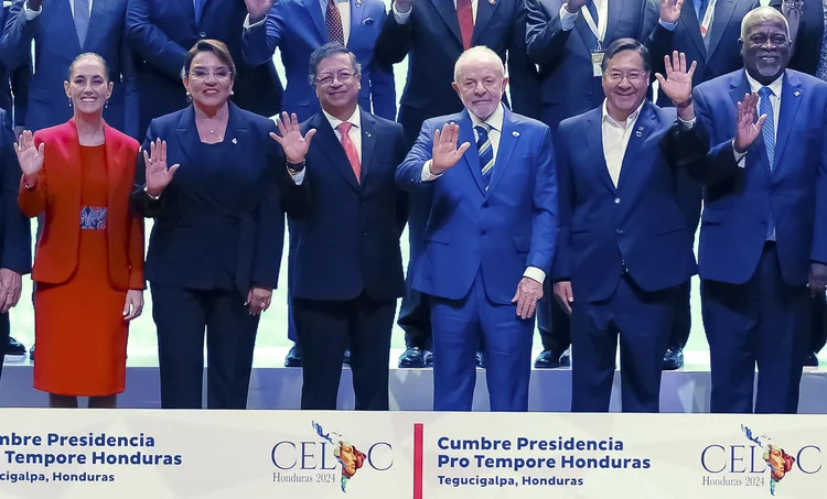  Lula na Celac: Presidente brasileiro defende integração latino-americana e critica tarifas de Trump, destacando desafios regionais e globais (Ricardo Stuckert / PR)